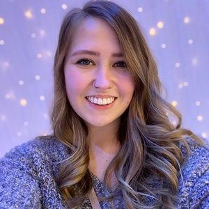 Meet your Posher, Alexis